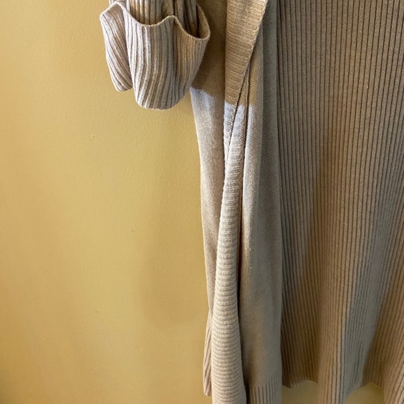 Cream lightweight long sweater size medium - Picture 4 of 11